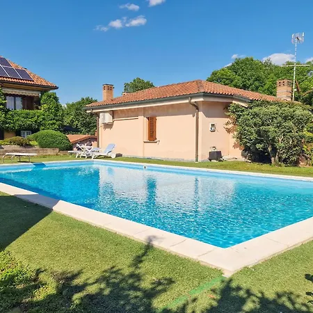 Gorgeous In With Swimming Pool Апартаменты Мероне