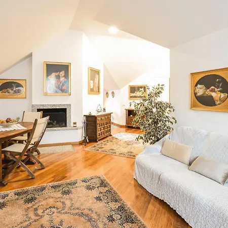 Apartamento Magnífico En Con Piscina Merone